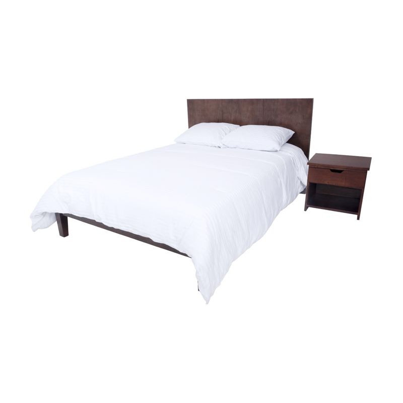 Cama-y-mesa-de-noche-1